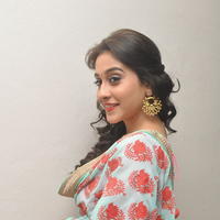 Regina Cassandra Cute Stills | Picture 922086