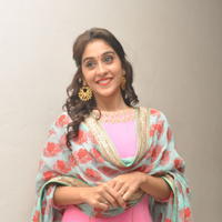 Regina Cassandra Cute Stills | Picture 922113