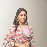 Regina Cassandra Cute Stills | Picture 922115