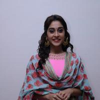 Regina Cassandra Cute Stills | Picture 922135