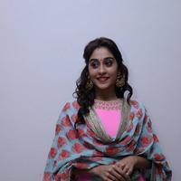 Regina Cassandra Cute Stills | Picture 922136