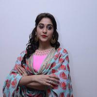 Regina Cassandra Cute Stills | Picture 922145