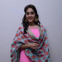 Regina Cassandra Cute Stills | Picture 922155