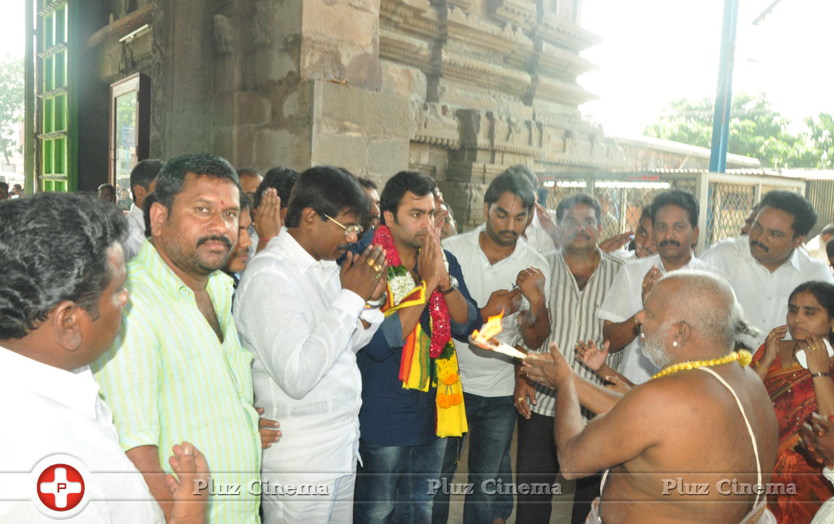 Nara Rohit Swachh Bharat Program in Mangalagiri and Temple Visit Photos | Picture 873157