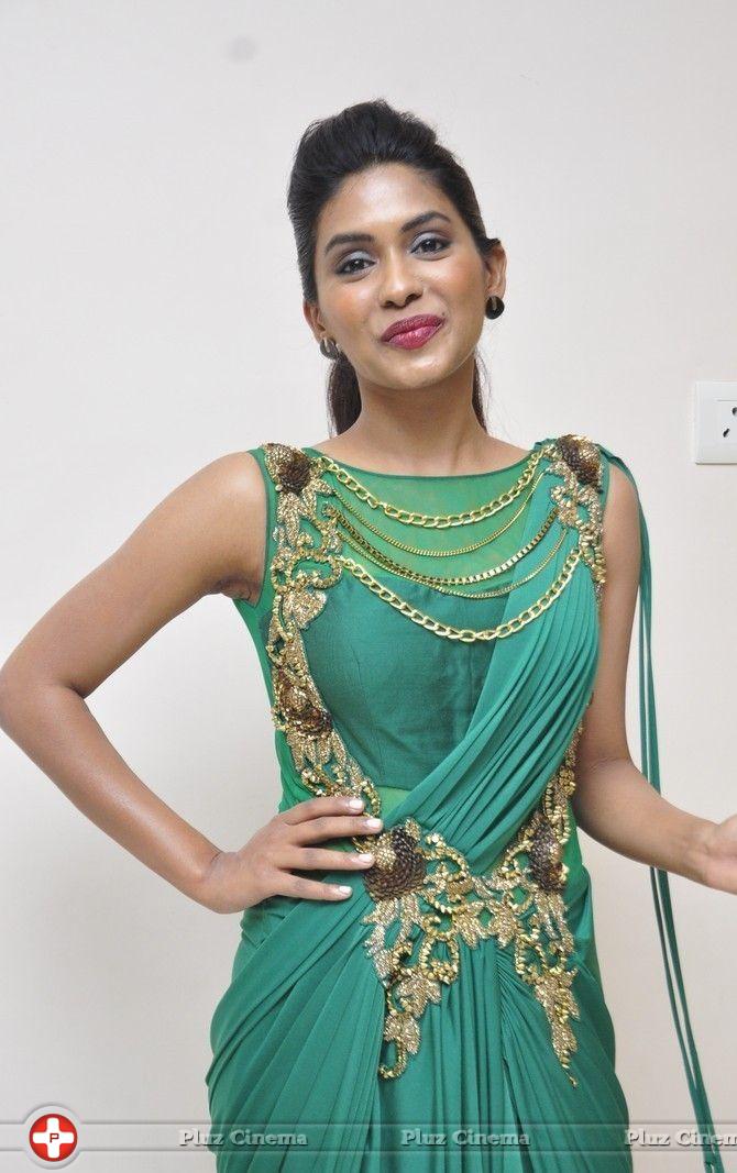 Anjali Patil at Naa Bangaru Thalli Premiere Show Stills | Picture 876163