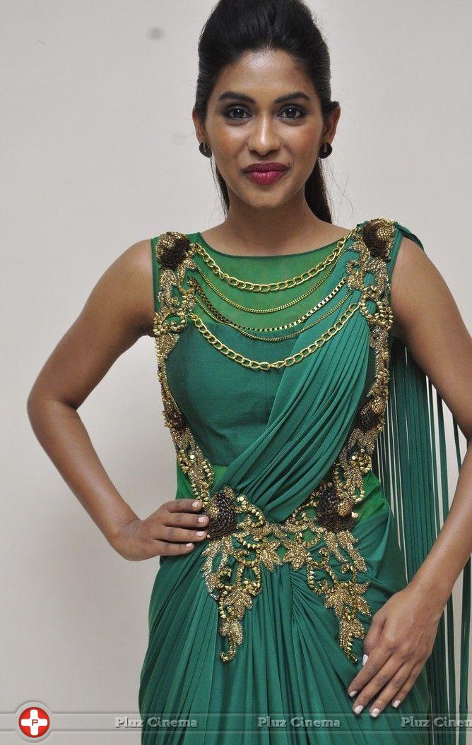 Anjali Patil at Naa Bangaru Thalli Premiere Show Stills | Picture 876166