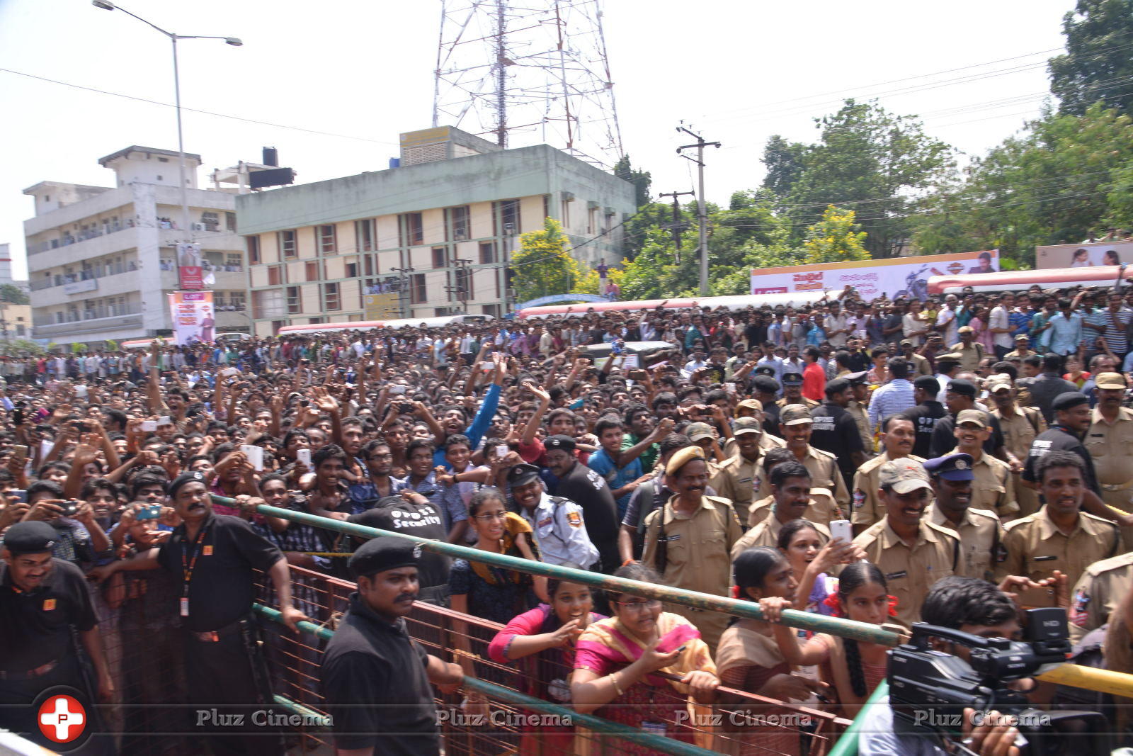 Allu Arjun Launches Lot Mobiles at Vijayawada | Picture 849516