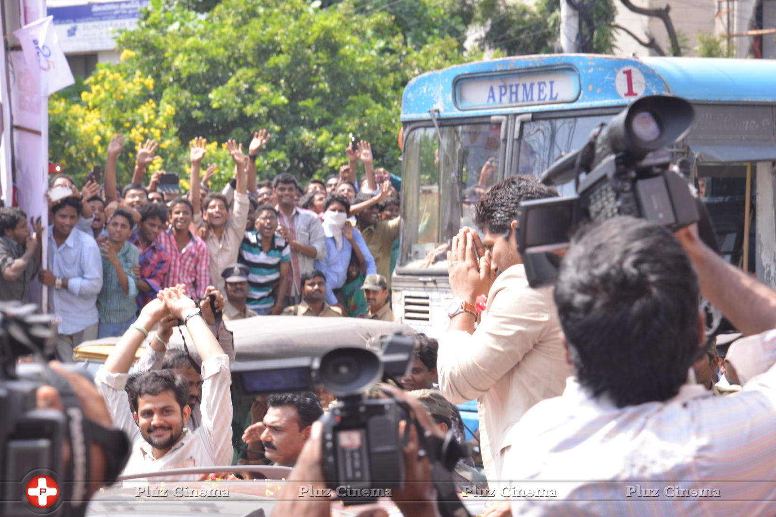 Allu Arjun Launches Lot Mobiles at Vijayawada | Picture 849520