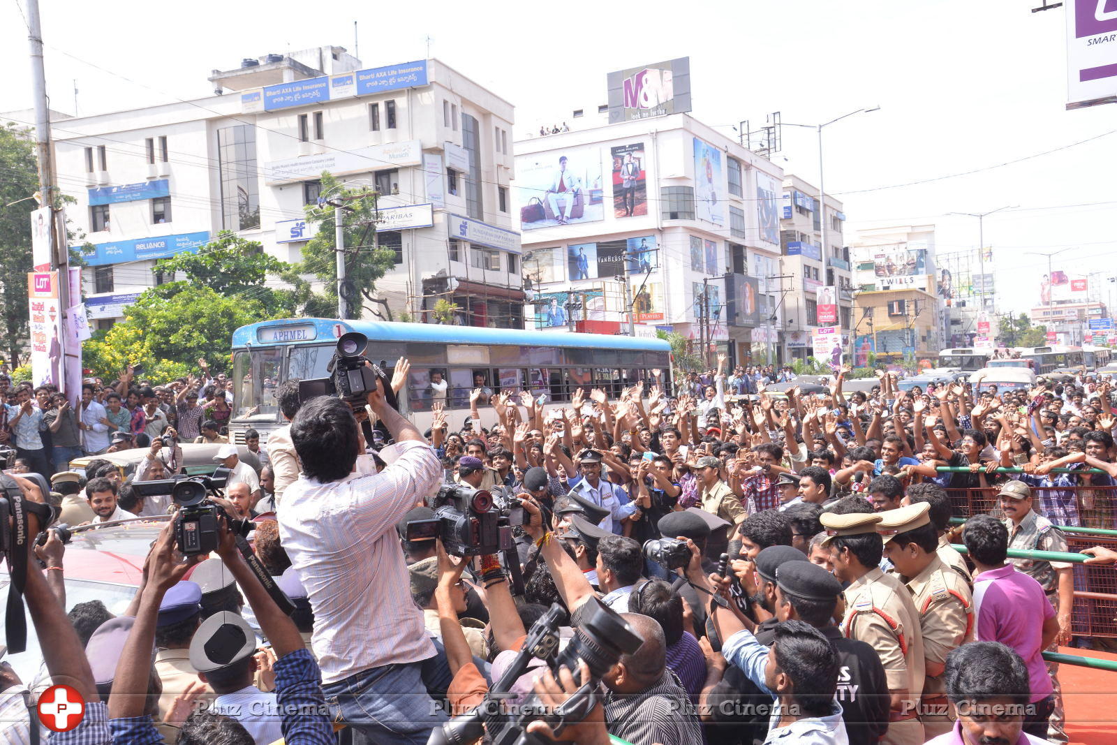Allu Arjun Launches Lot Mobiles at Vijayawada | Picture 849526