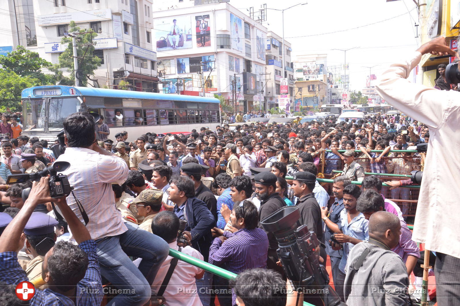 Allu Arjun Launches Lot Mobiles at Vijayawada | Picture 849528