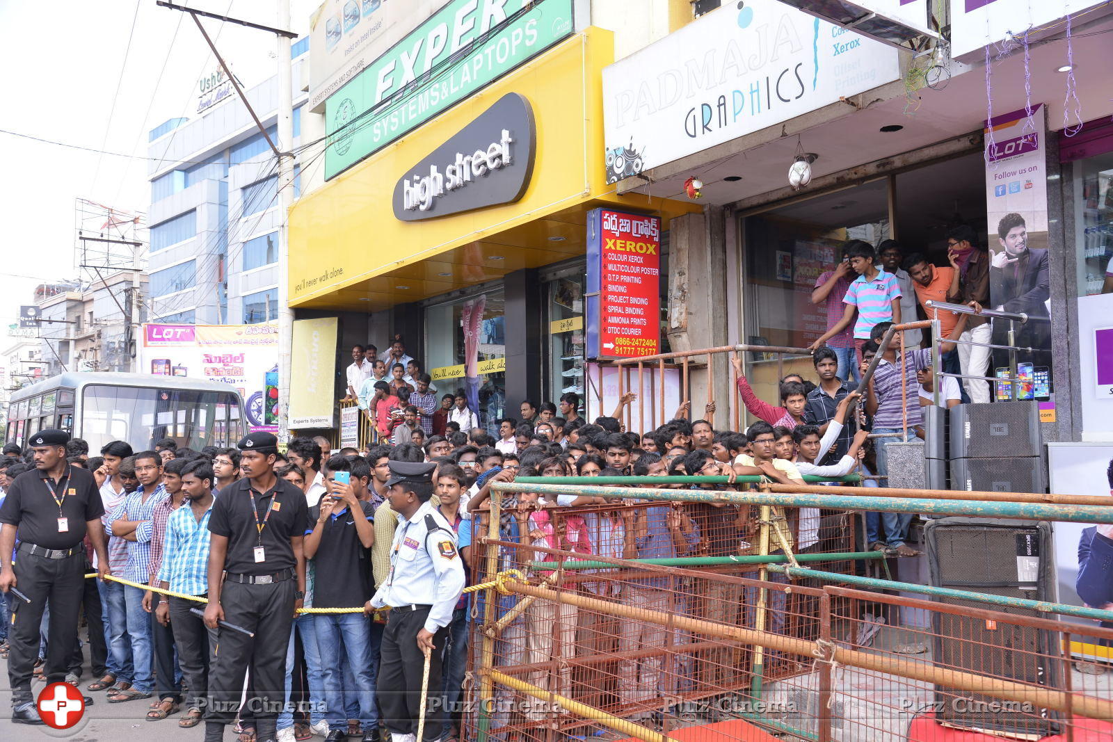 Allu Arjun Launches Lot Mobiles at Vijayawada | Picture 849558
