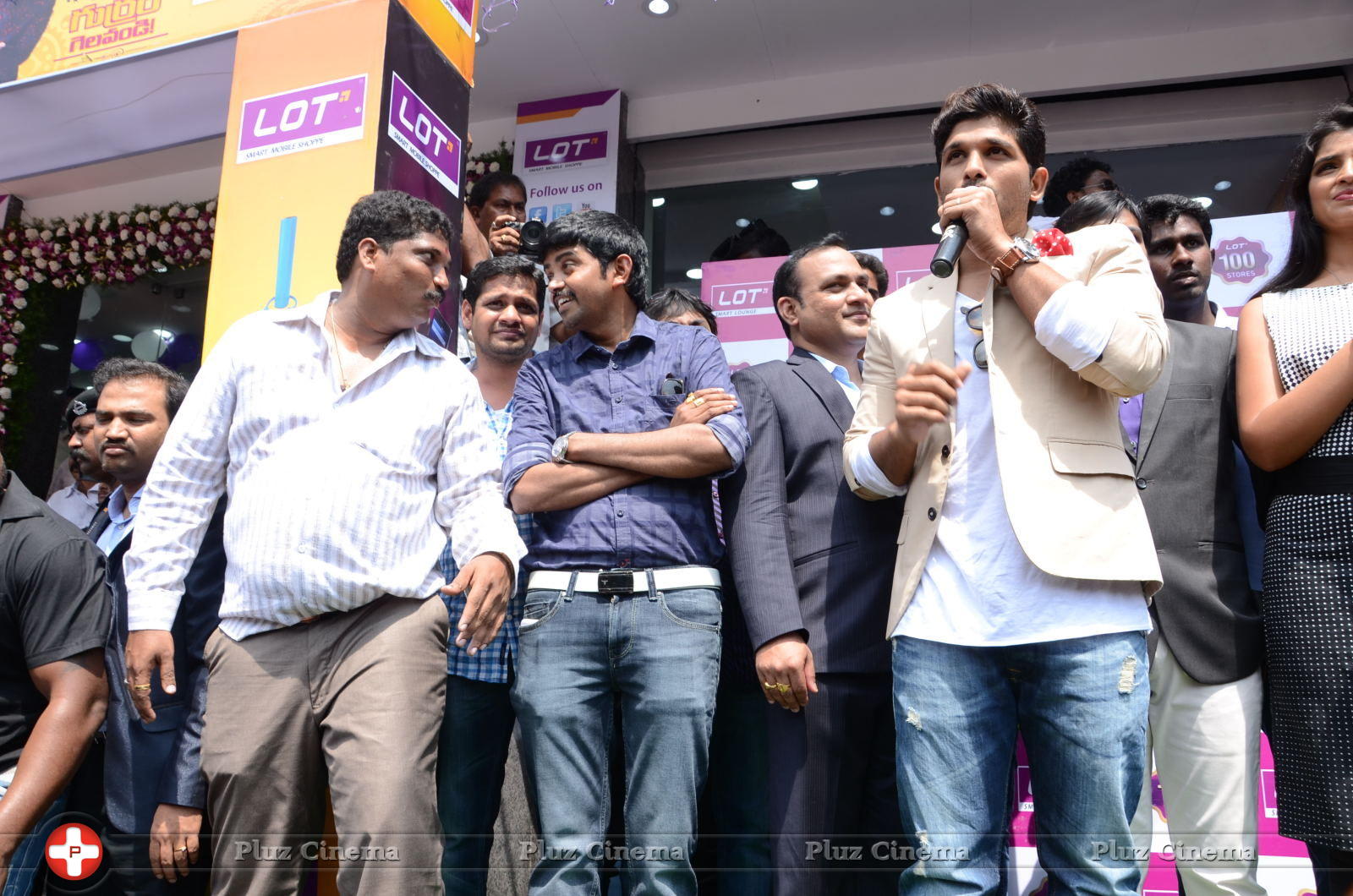 Allu Arjun Launches Lot Mobiles at Vijayawada | Picture 849571