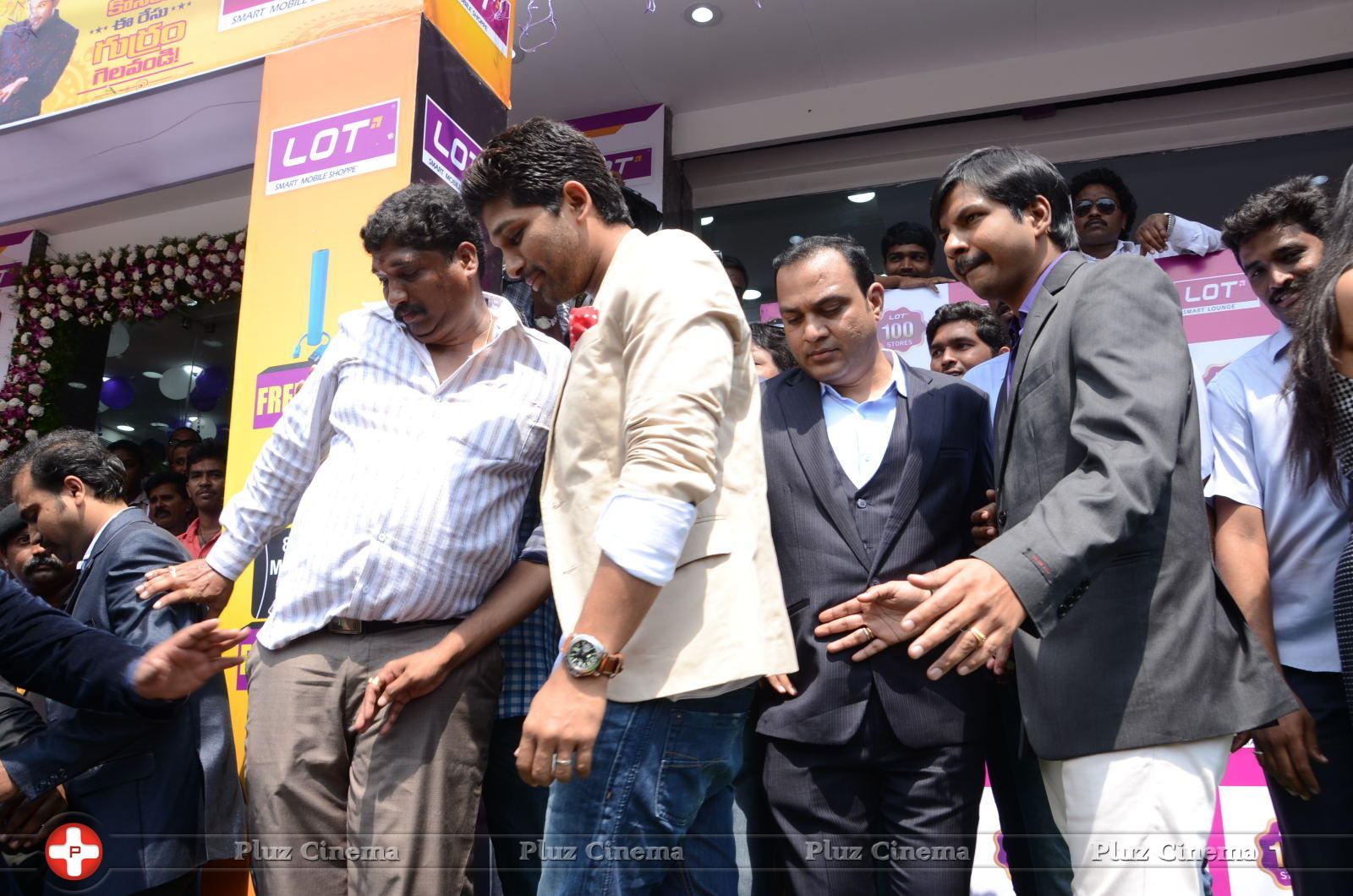 Allu Arjun Launches Lot Mobiles at Vijayawada | Picture 849582