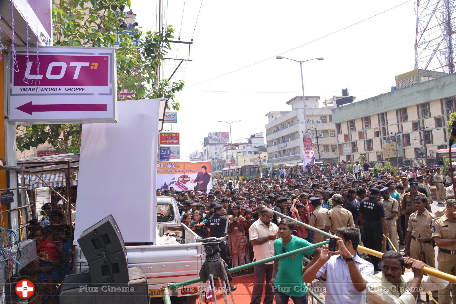 Allu Arjun Launches Lot Mobiles at Vijayawada | Picture 849599