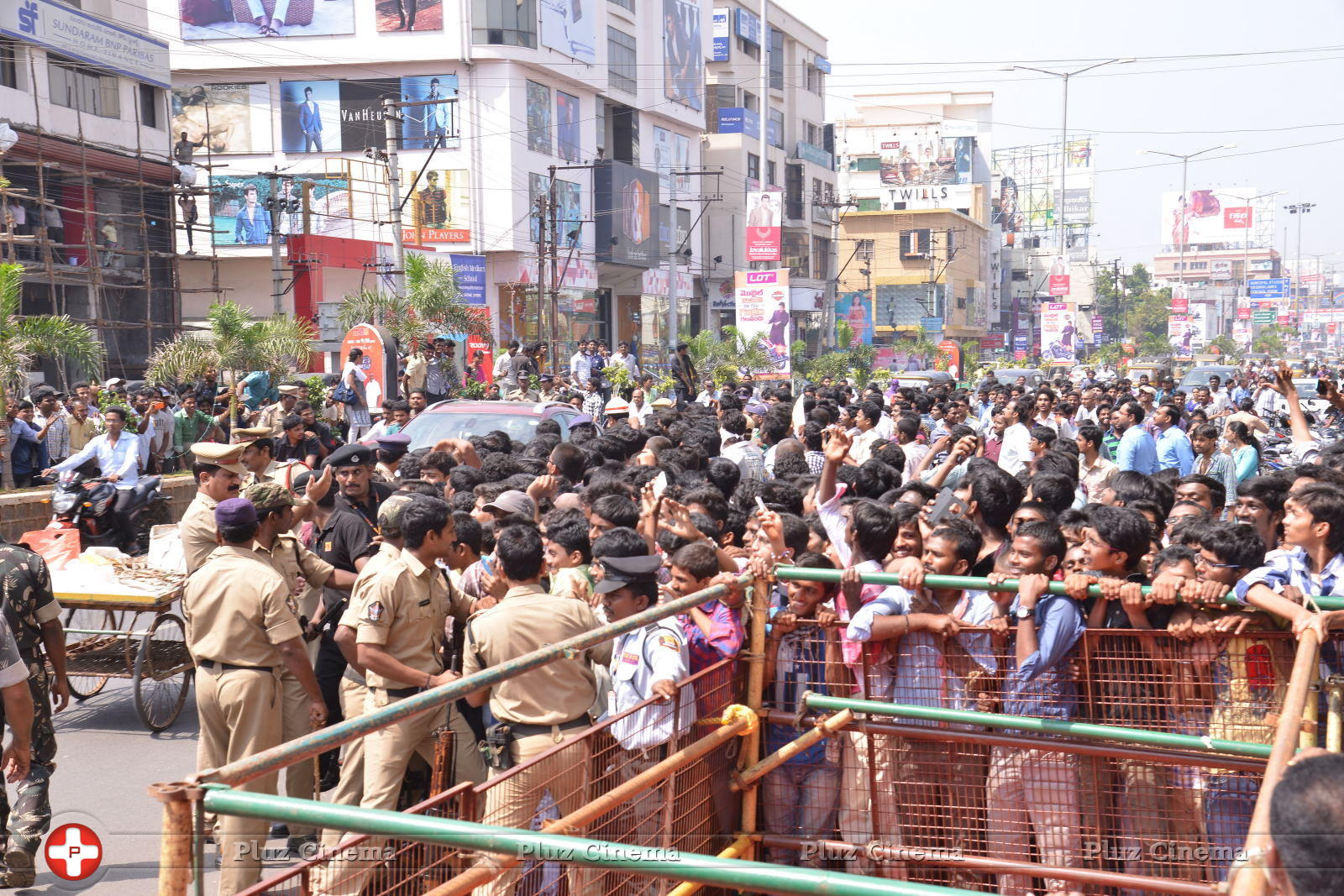 Allu Arjun Launches Lot Mobiles at Vijayawada | Picture 849600