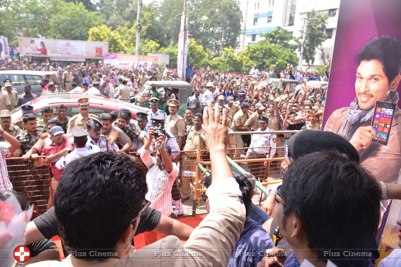 Allu Arjun Launches Lot Mobiles at Vijayawada | Picture 849611