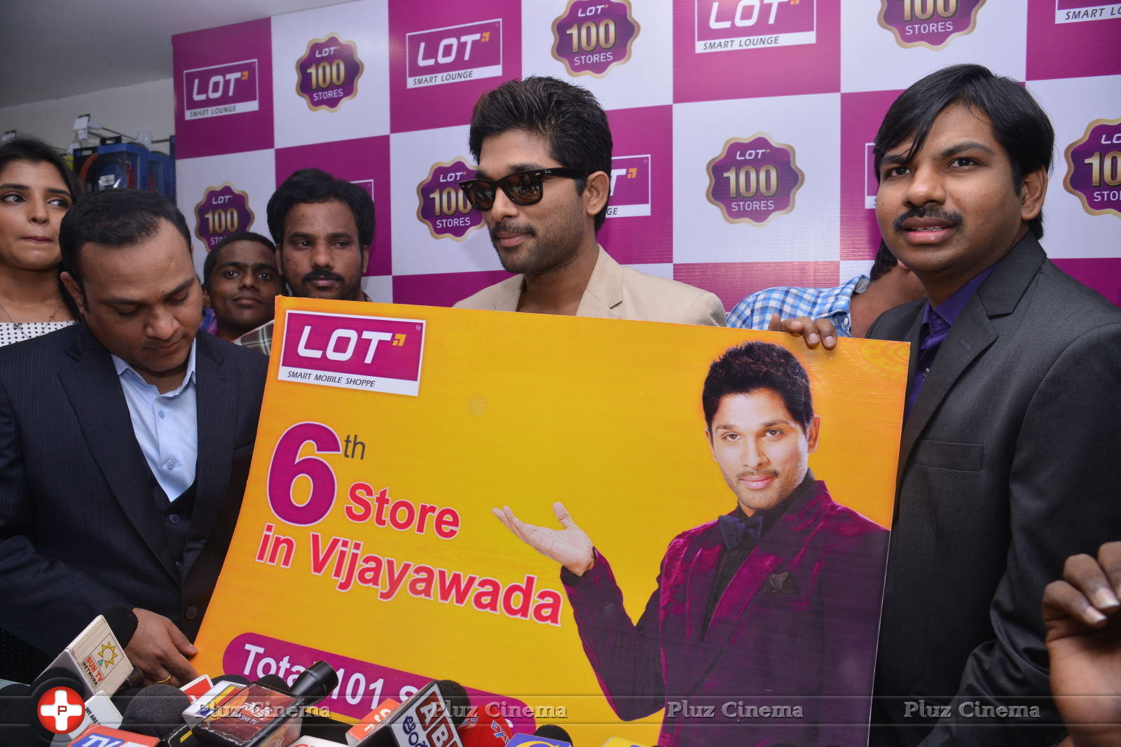 Allu Arjun Launches Lot Mobiles at Vijayawada | Picture 849656
