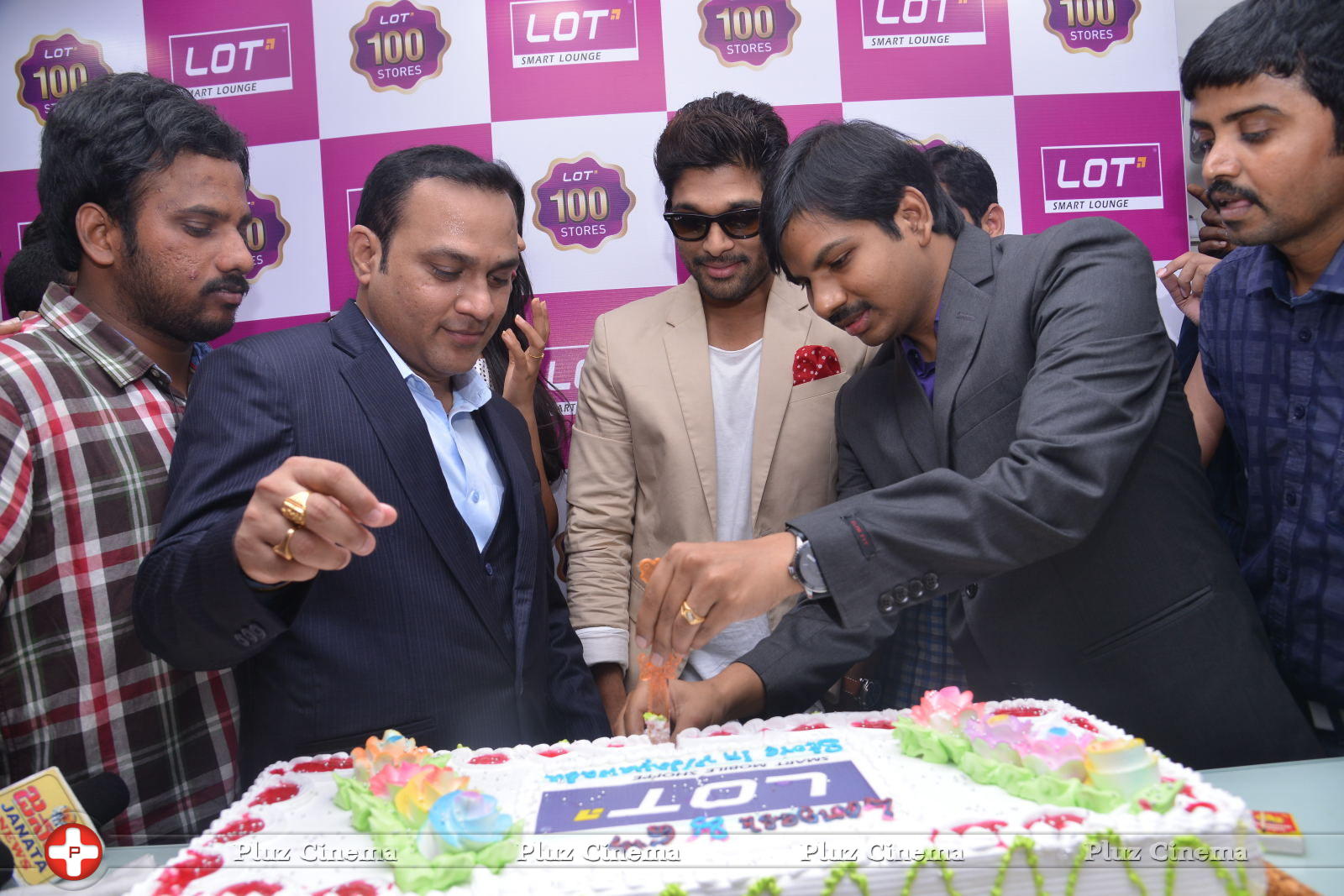Allu Arjun Launches Lot Mobiles at Vijayawada | Picture 849667