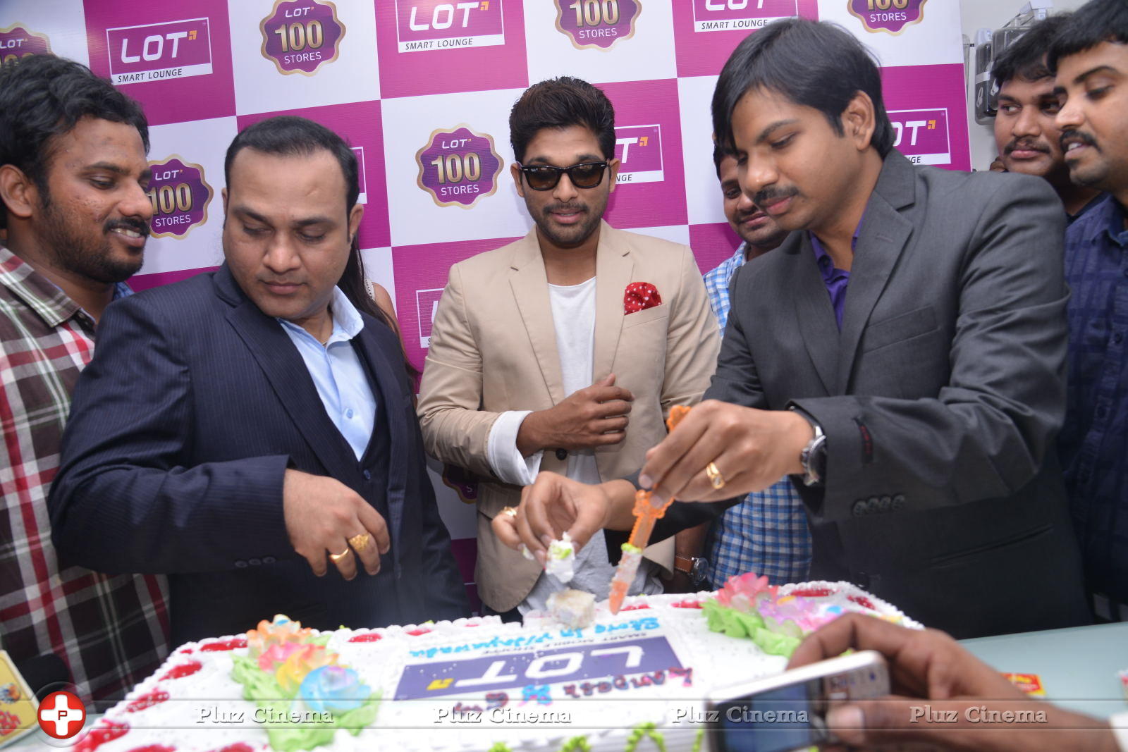 Allu Arjun Launches Lot Mobiles at Vijayawada | Picture 849668