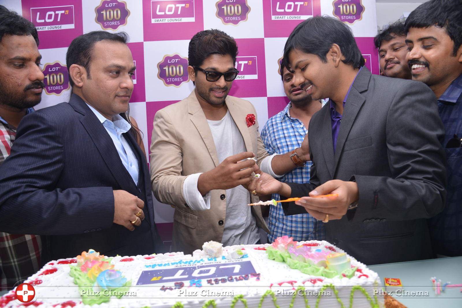 Allu Arjun Launches Lot Mobiles at Vijayawada | Picture 849669