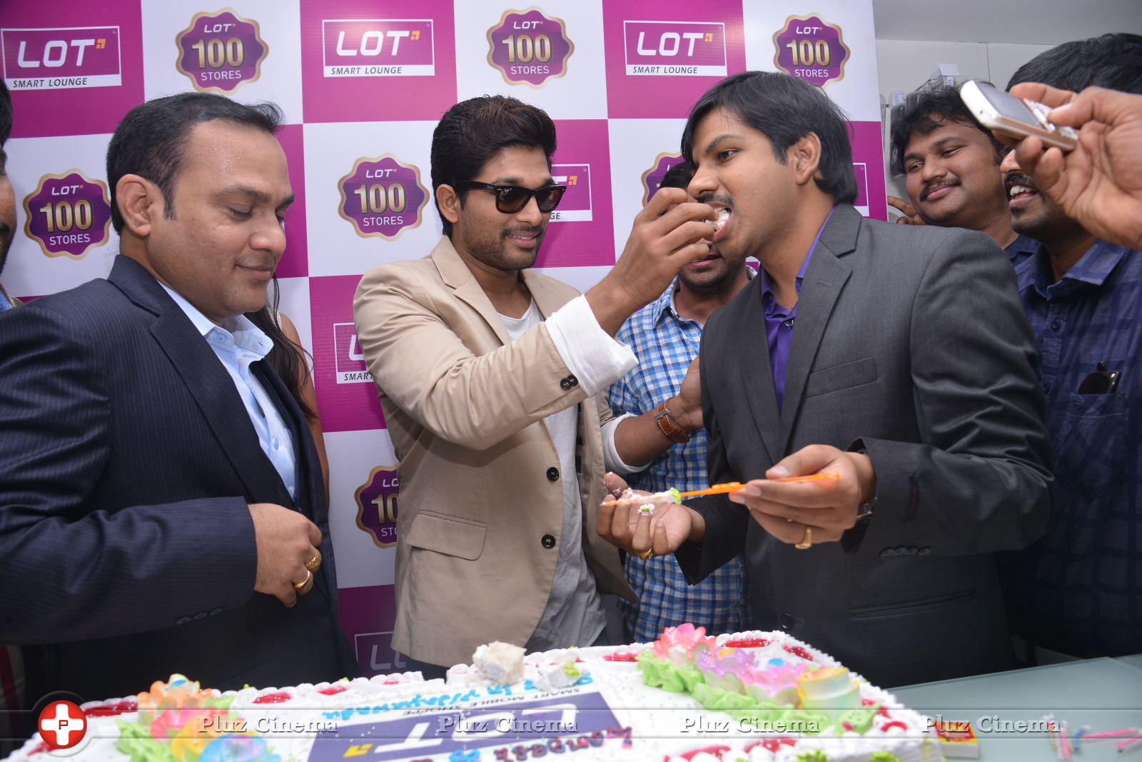 Allu Arjun Launches Lot Mobiles at Vijayawada | Picture 849670