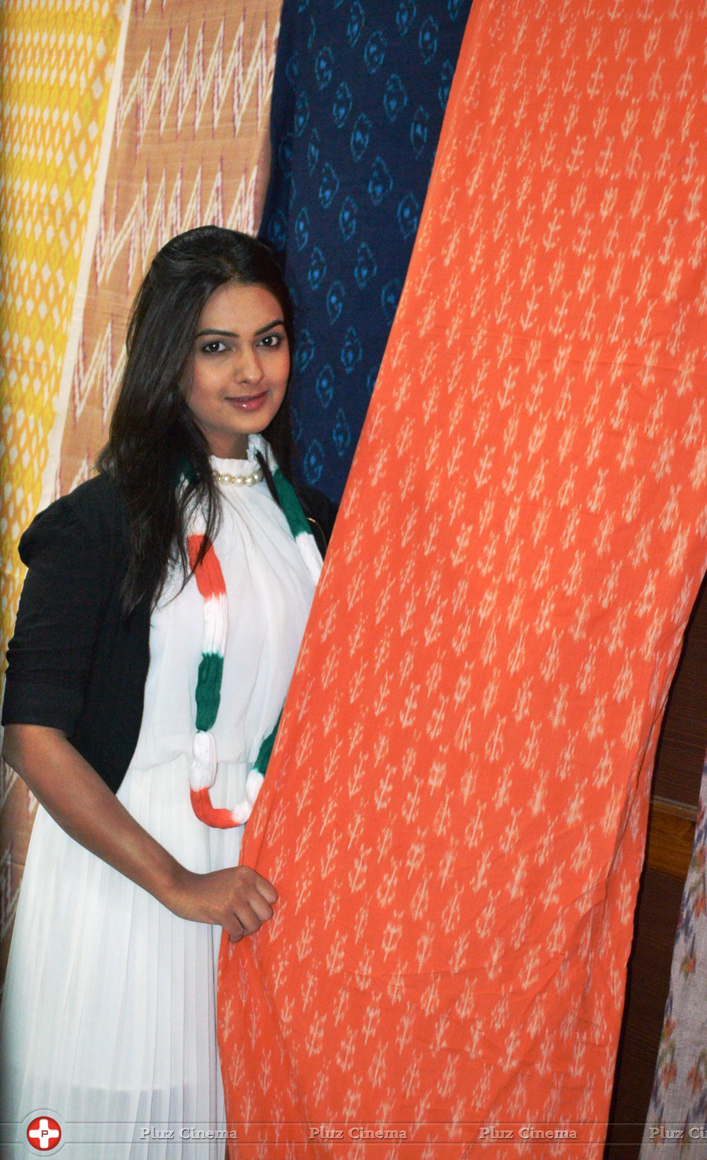 Neha Deshpande - Neha Deshpande Inaugurated Pochampally IKAT Art Mela Photos | Picture 1087265
