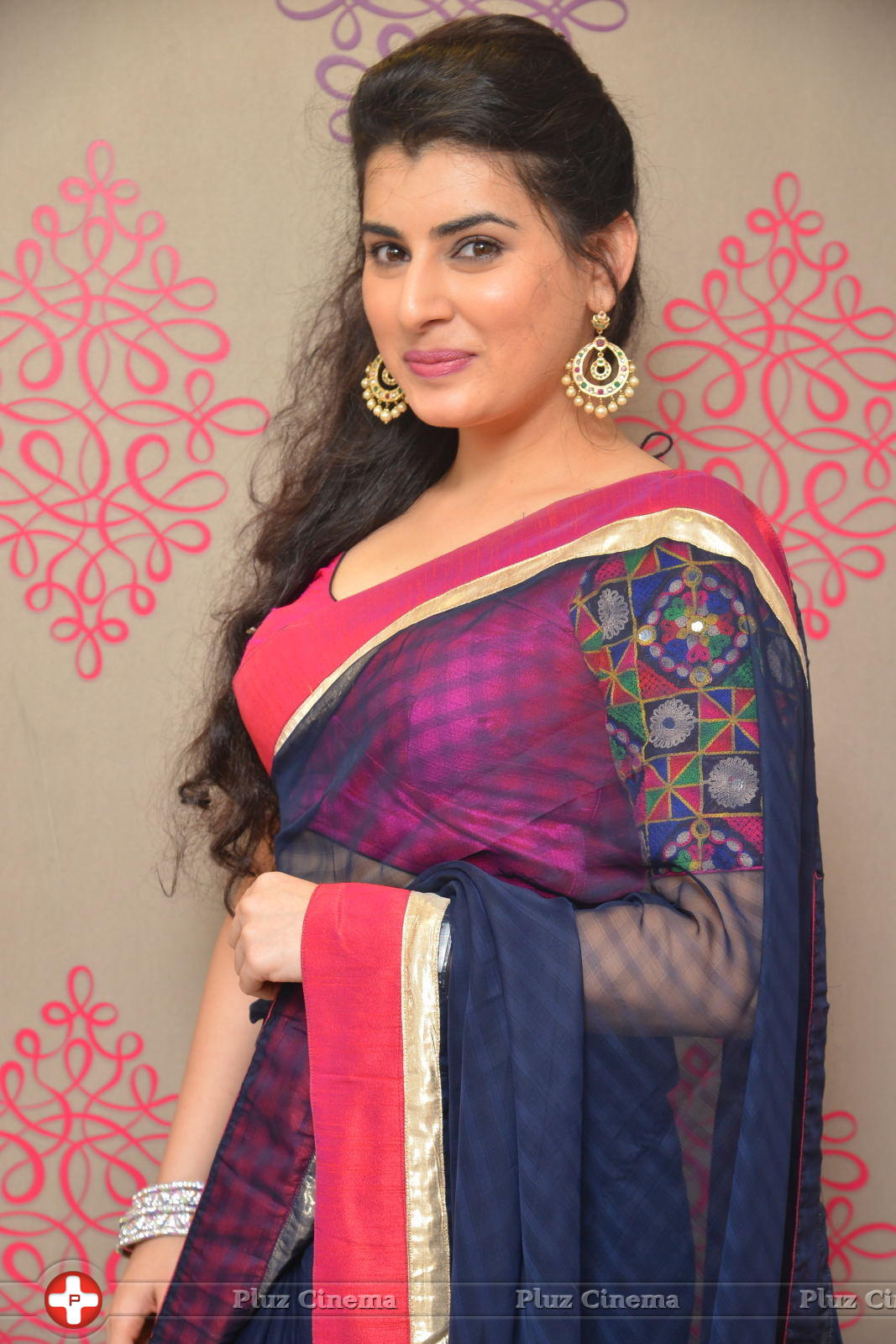 Archana - Archana Launches Srinivasa Textiles Photos | Picture 1088448