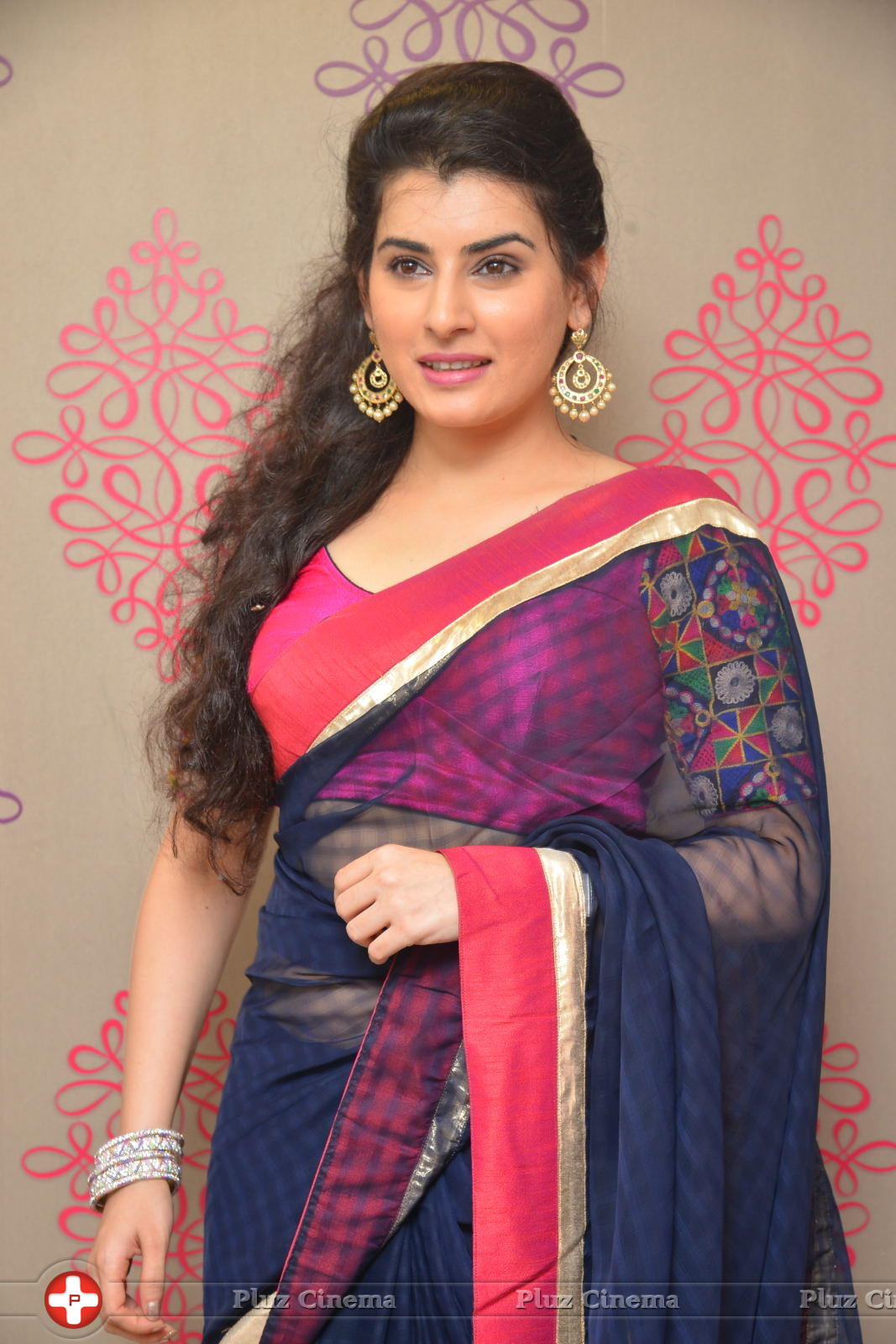 Archana - Archana Launches Srinivasa Textiles Photos | Picture 1088470