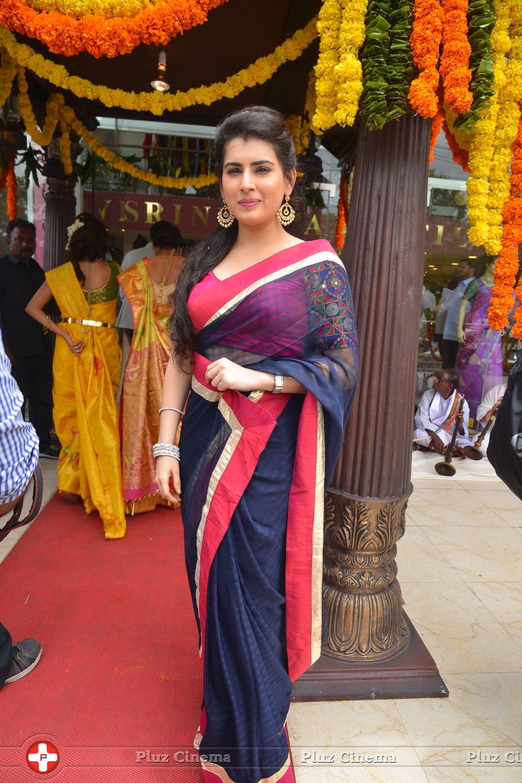 Archana - Archana Launches Srinivasa Textiles Photos | Picture 1088471