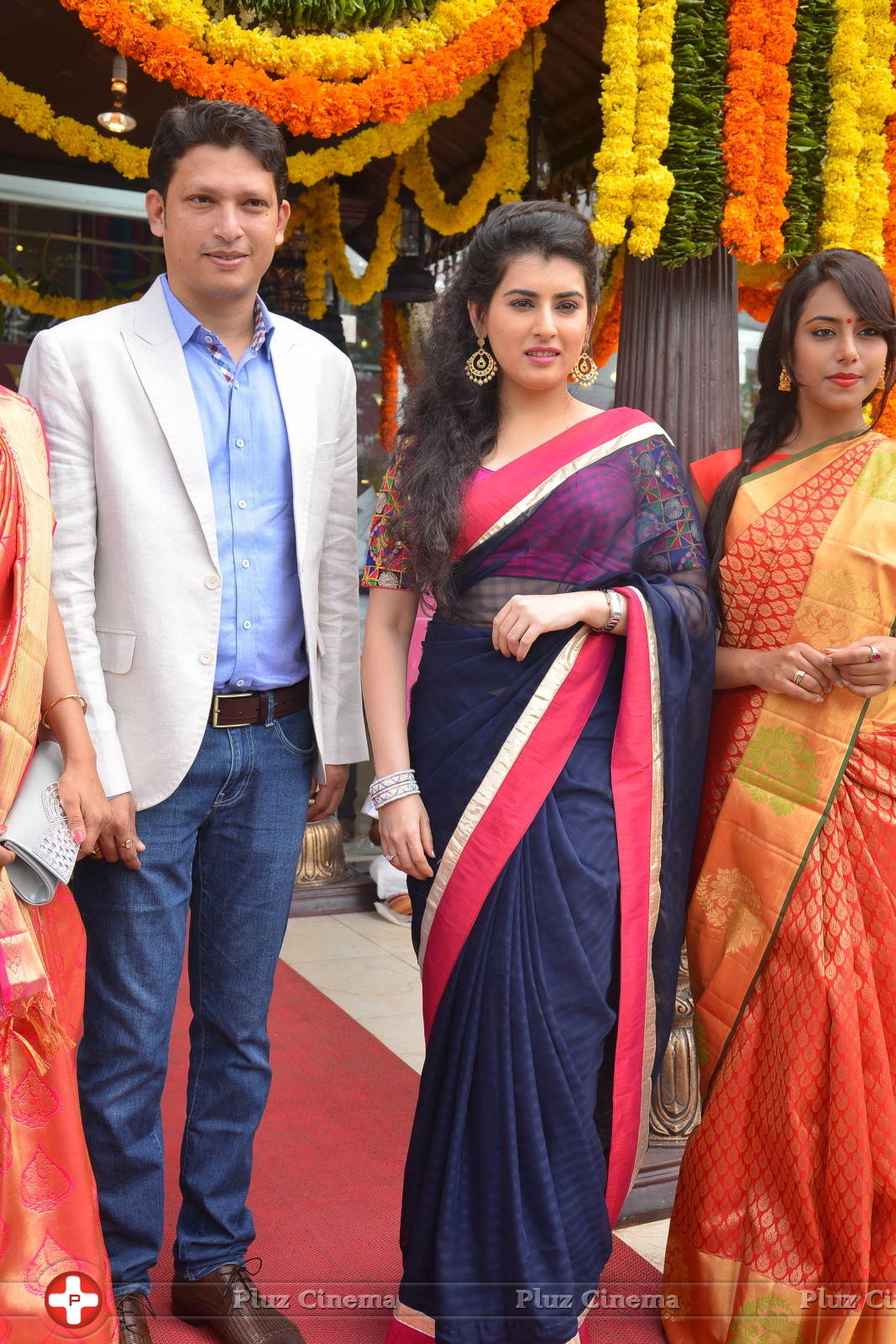 Archana - Archana Launches Srinivasa Textiles Photos | Picture 1088486