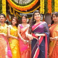 Archana - Archana Launches Srinivasa Textiles Photos | Picture 1088468