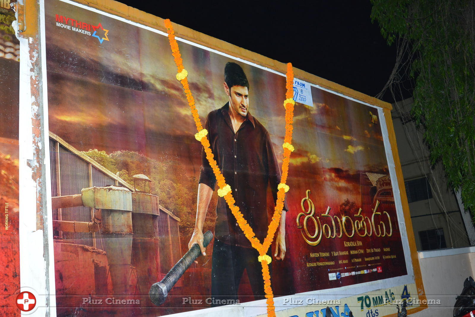 Srimanthudu Movie Theater Coverage Photos | Picture 1090490