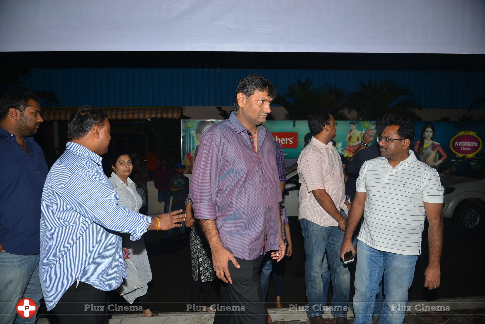 Srimanthudu Movie Theater Coverage Photos | Picture 1090503