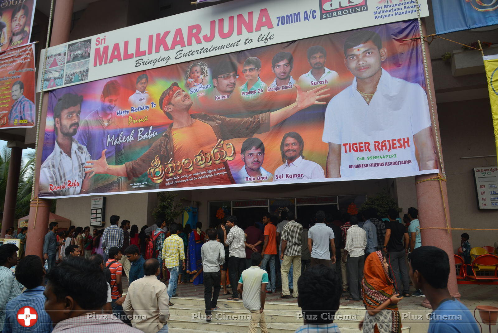 Srimanthudu Movie Theater Coverage Photos | Picture 1090505