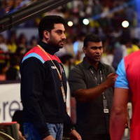 Abhishek Bachchan - Chiranjeevi and Abhishek Bachchan at PRO Kabaddi Match Photos | Picture 1091354