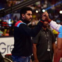 Abhishek Bachchan - Chiranjeevi and Abhishek Bachchan at PRO Kabaddi Match Photos | Picture 1091356