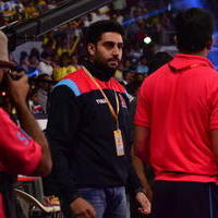 Abhishek Bachchan - Chiranjeevi and Abhishek Bachchan at PRO Kabaddi Match Photos | Picture 1091368