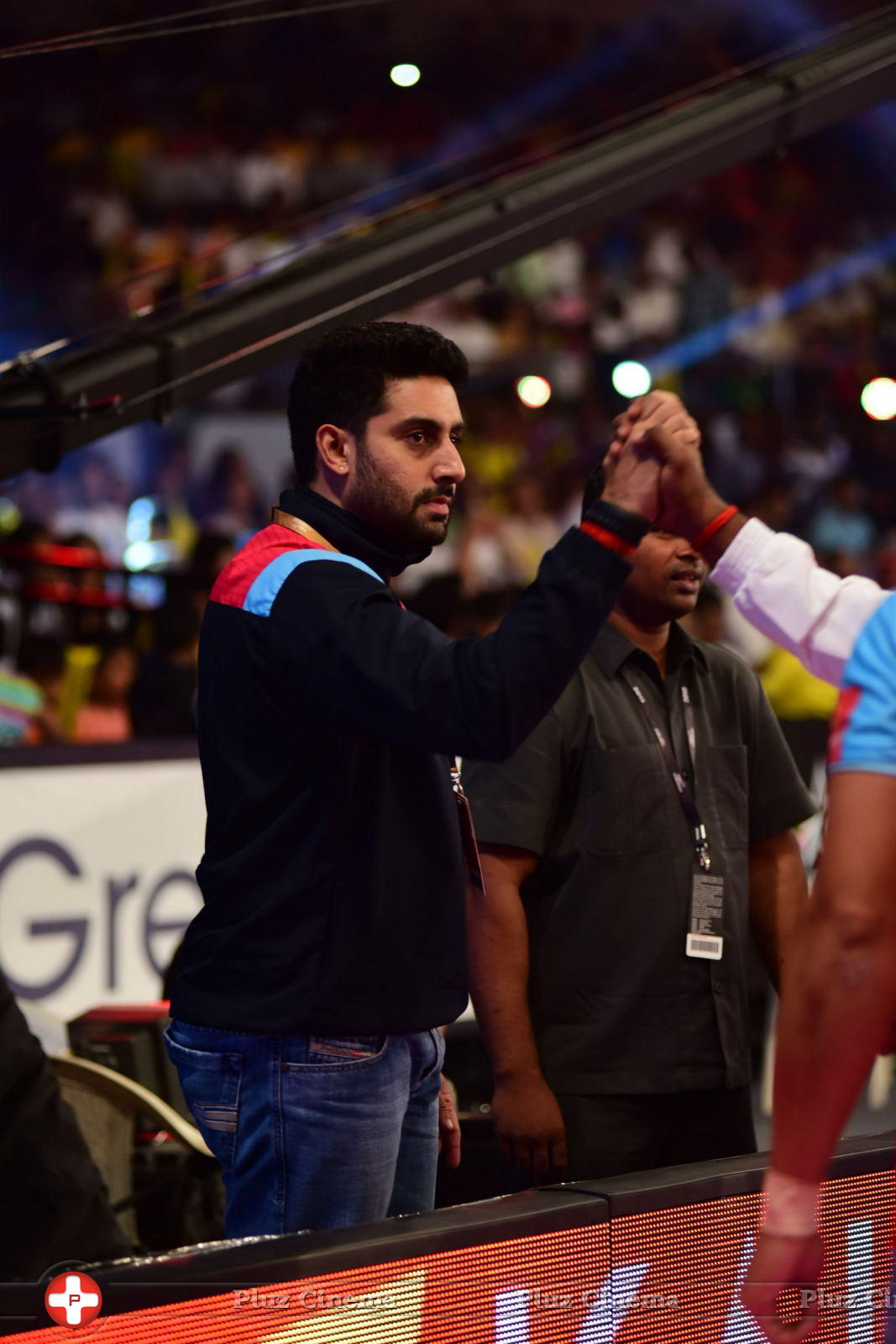 Abhishek Bachchan - Chiranjeevi and Abhishek Bachchan at PRO Kabaddi Match Photos | Picture 1091356