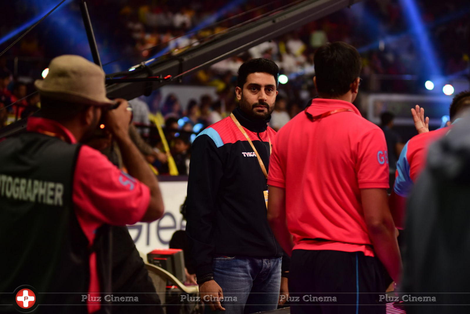 Abhishek Bachchan - Chiranjeevi and Abhishek Bachchan at PRO Kabaddi Match Photos | Picture 1091360