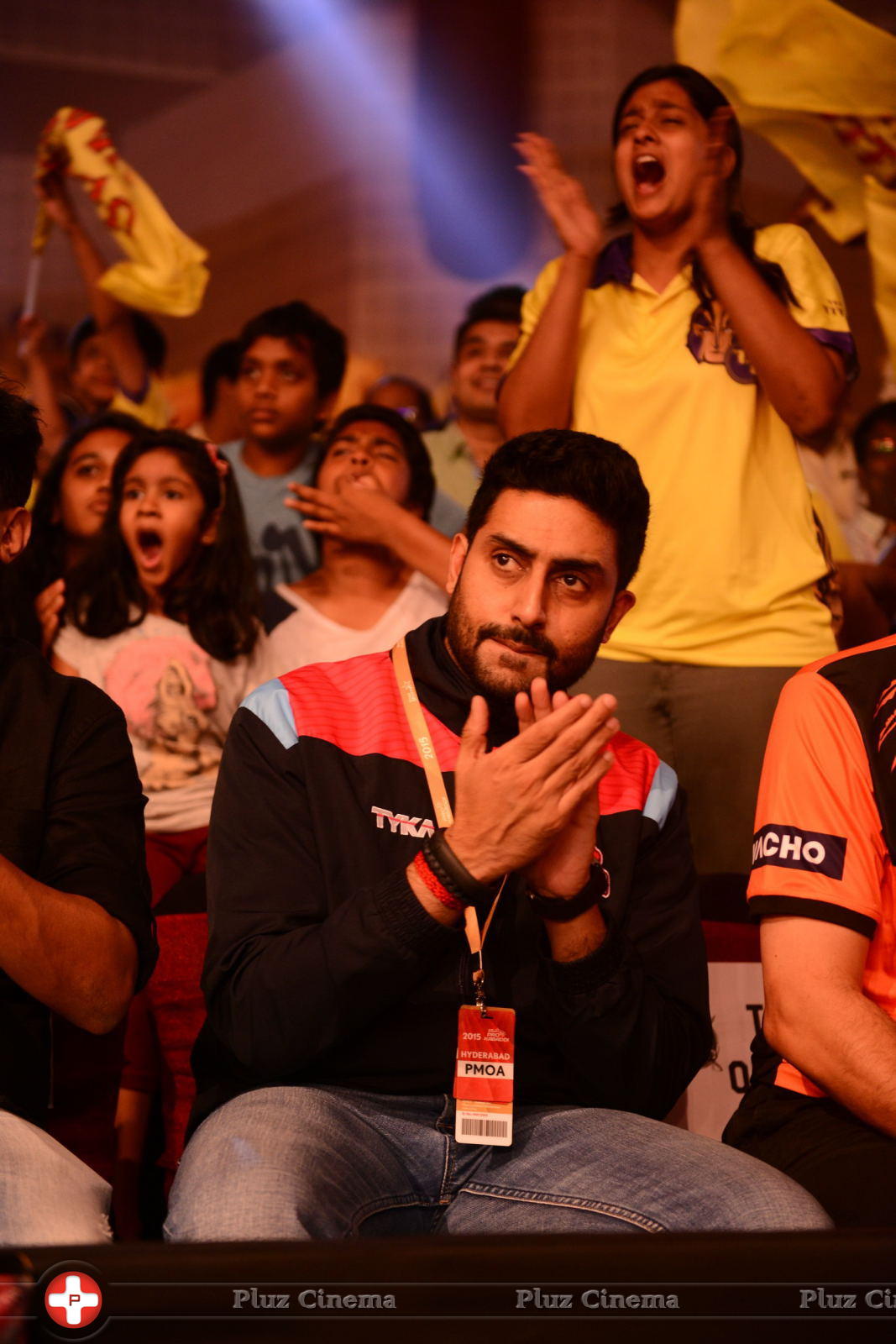 Abhishek Bachchan - Chiranjeevi and Abhishek Bachchan at PRO Kabaddi Match Photos | Picture 1091407