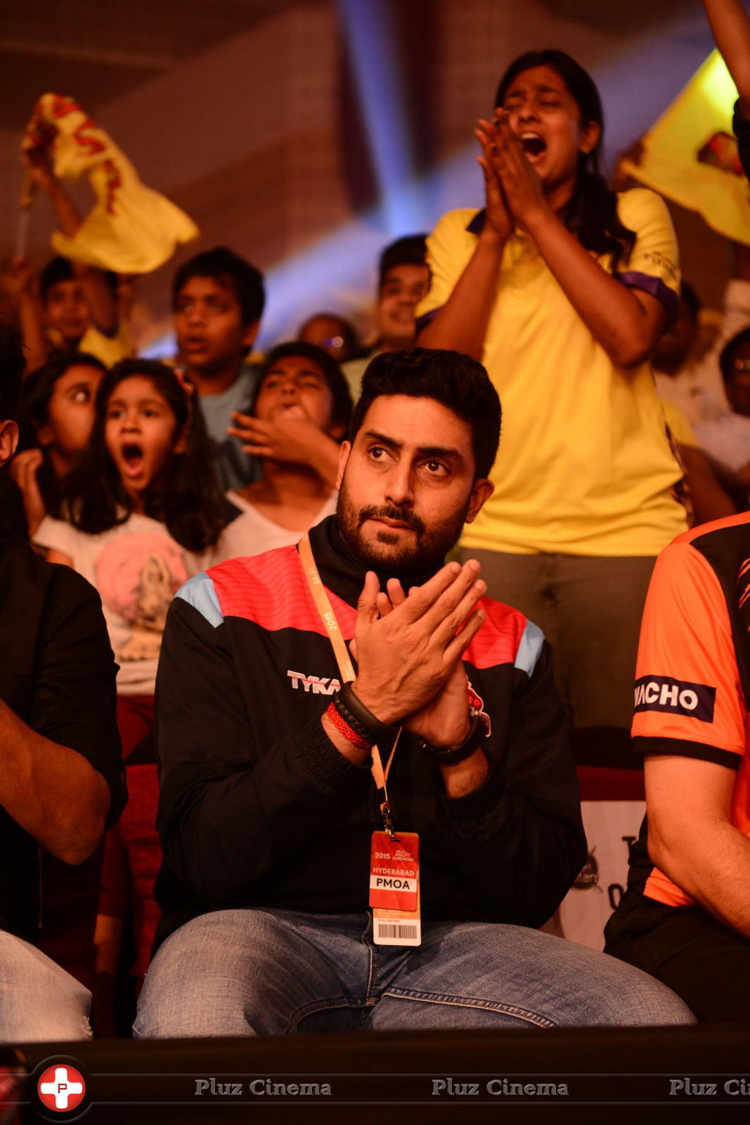 Abhishek Bachchan - Chiranjeevi and Abhishek Bachchan at PRO Kabaddi Match Photos | Picture 1091408