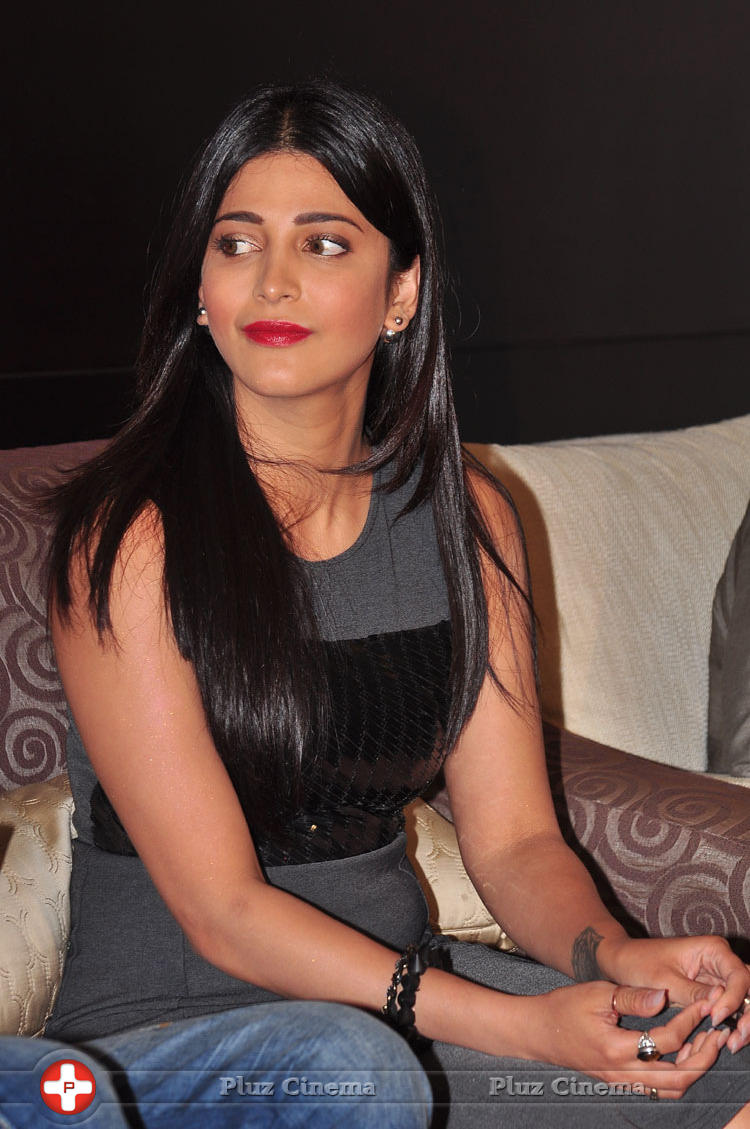 Shruti Haasan at Srimanthudu Movie Press Meet Photos | Picture 1093671