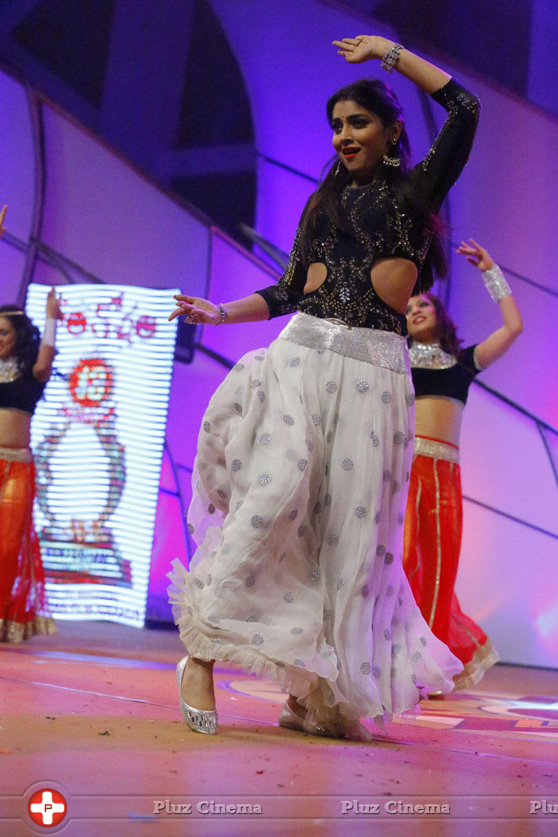 Shriya Saran - Santosham 13th Anniversary Awards 2015 Function Photos | Picture 1103182