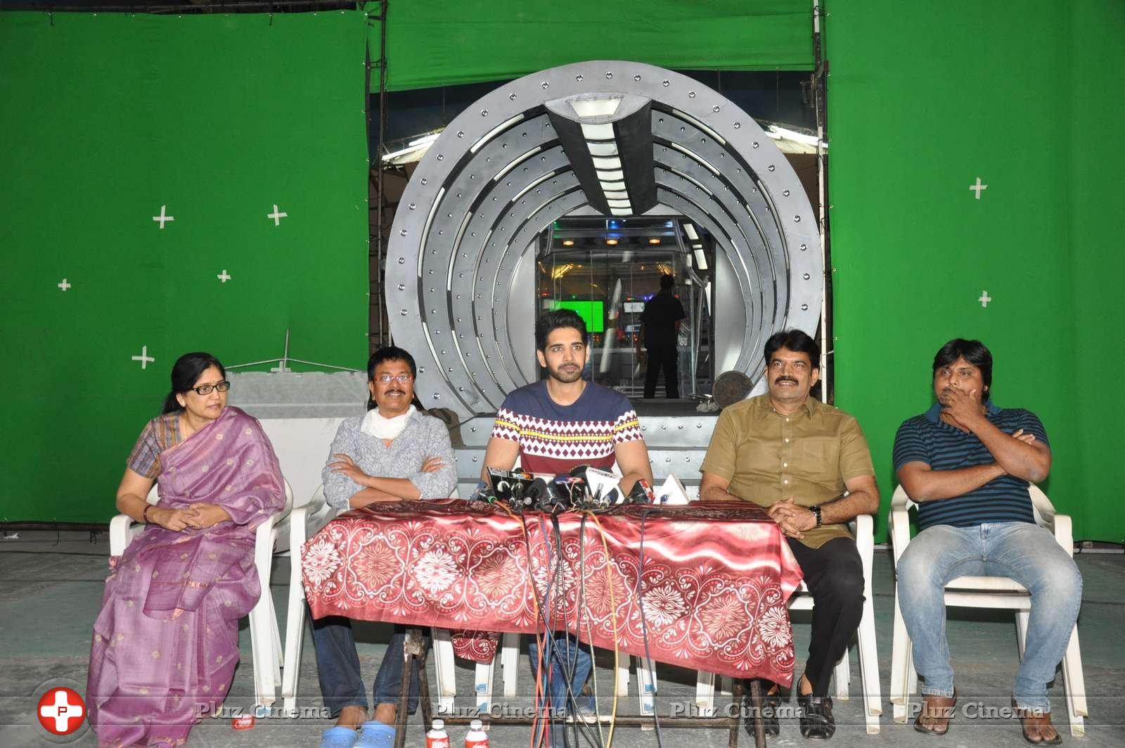 Aatadukundam Raa Movie Onlocation Stills | Picture 1175817