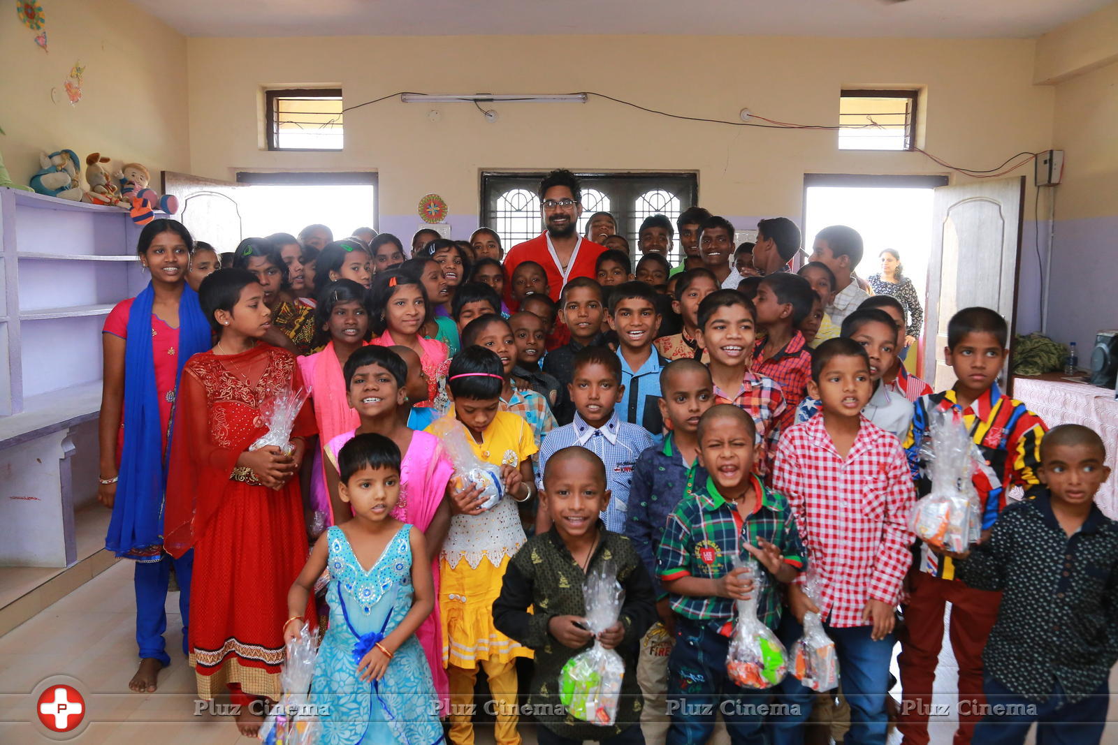 Varun Sandesh and Vithika Sheru Christmas celebrations at Desire society with HIV affected children Photos | Picture 1190109