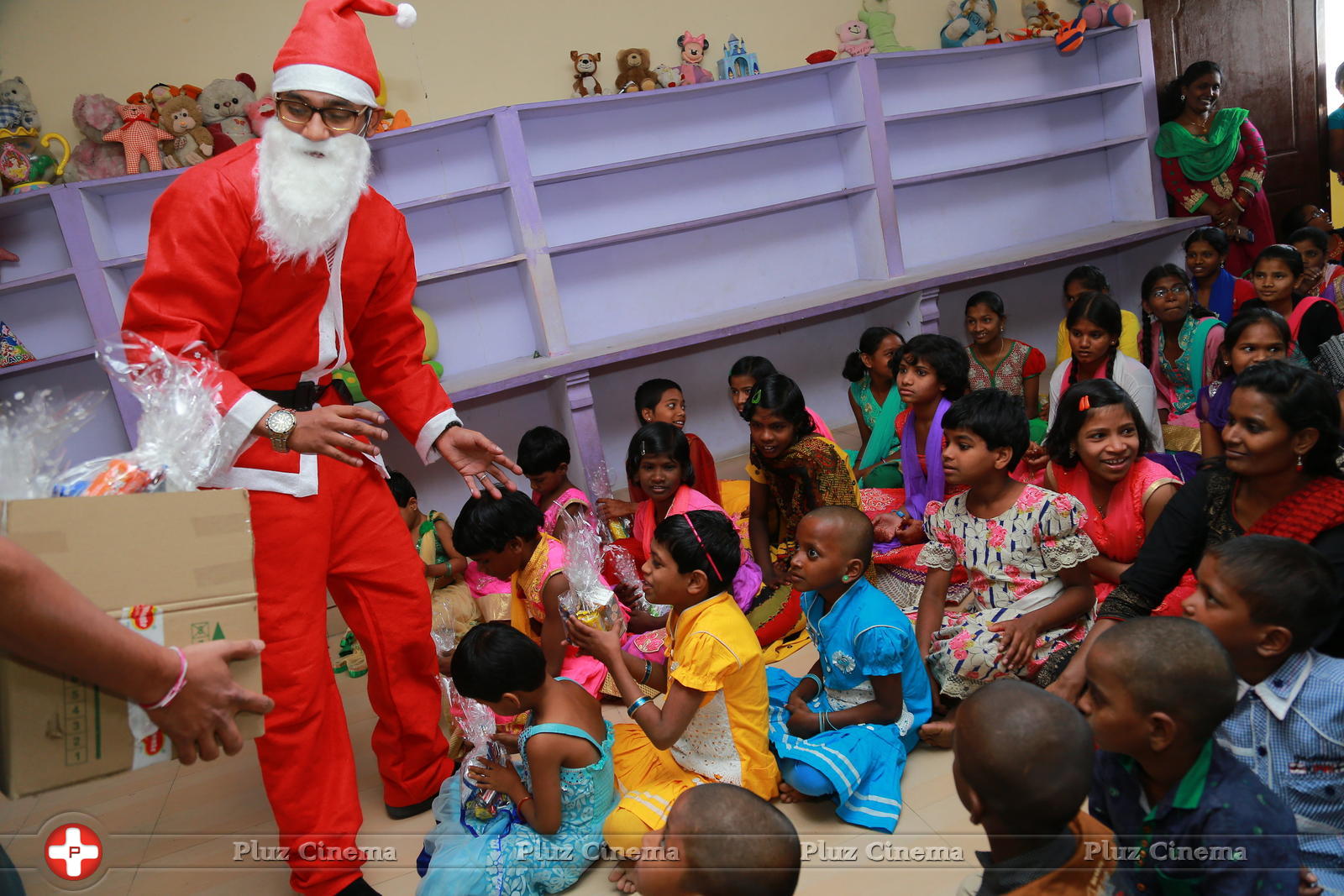 Varun Sandesh and Vithika Sheru Christmas celebrations at Desire society with HIV affected children Photos | Picture 1190117