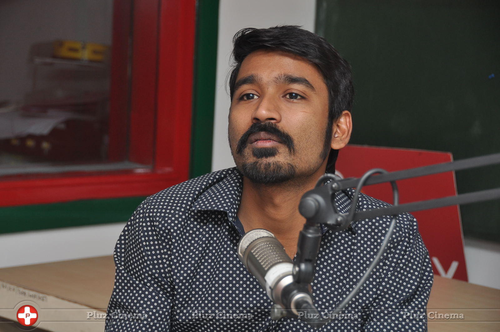 Dhanush - Dhanush at Radio Mirchi for Anekudu Movie Promotions | Picture 959766