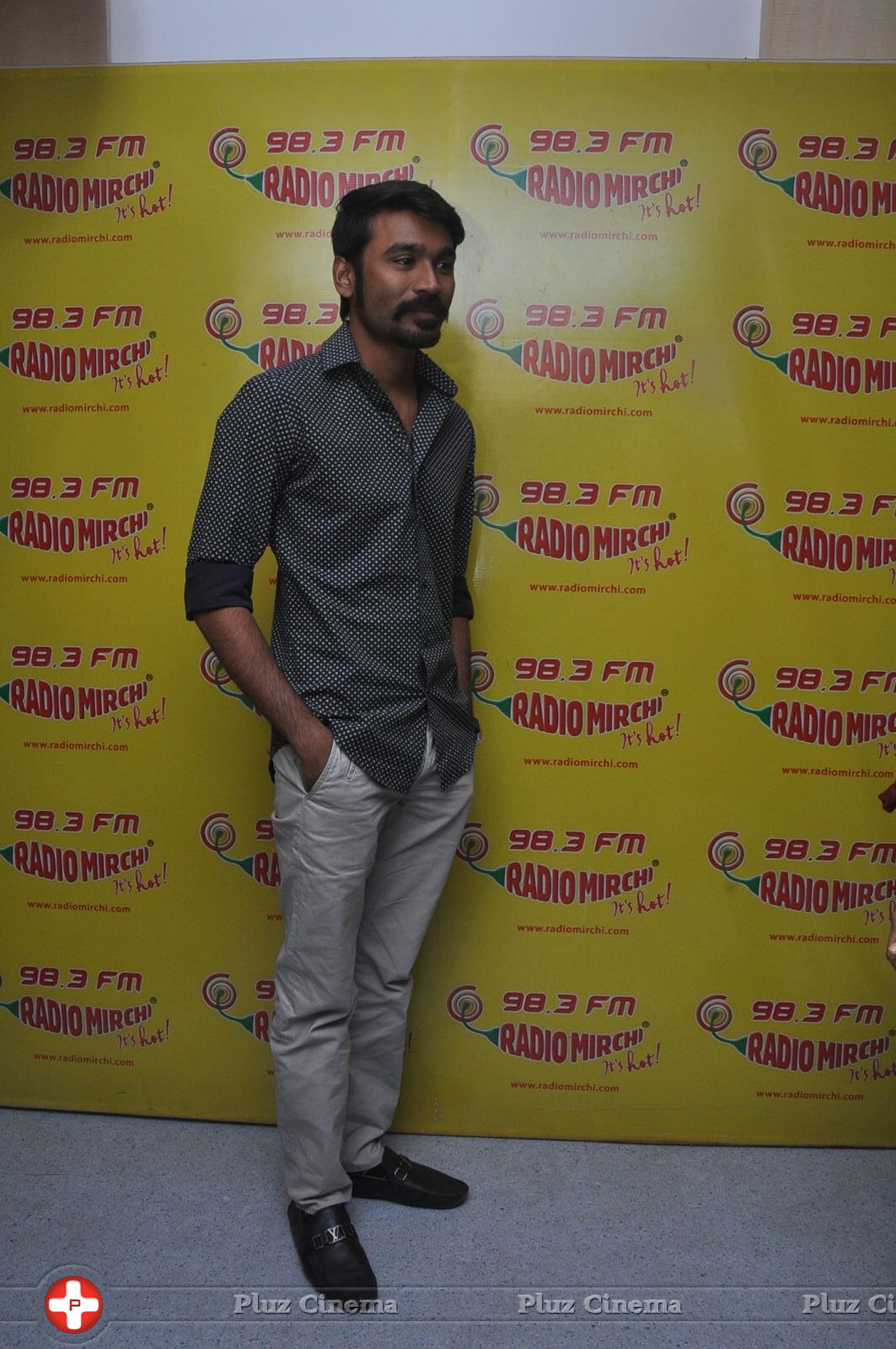 Dhanush - Dhanush at Radio Mirchi for Anekudu Movie Promotions | Picture 959801