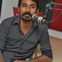 Dhanush - Dhanush at Radio Mirchi for Anekudu Movie Promotions | Picture 959795