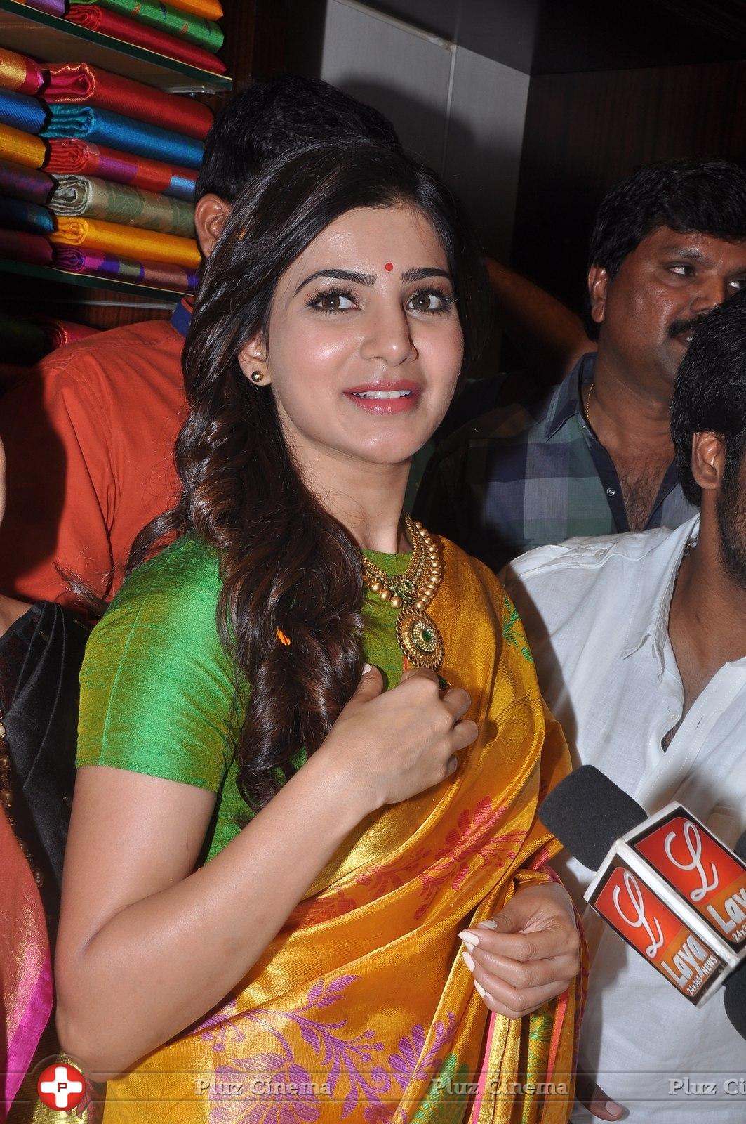 Samantha at South India Shopping Mall Launch Stills | Picture 969099